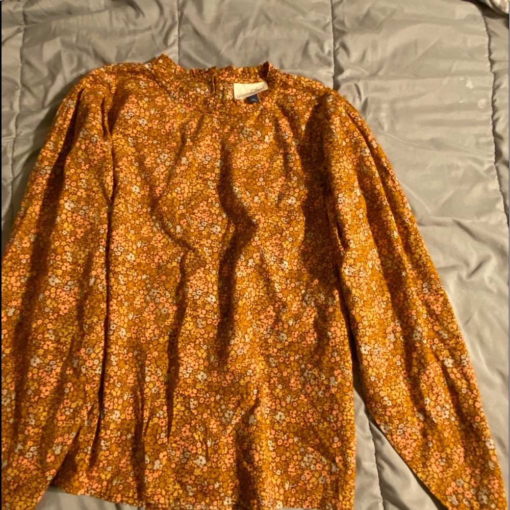 Woman’s dress shirt.